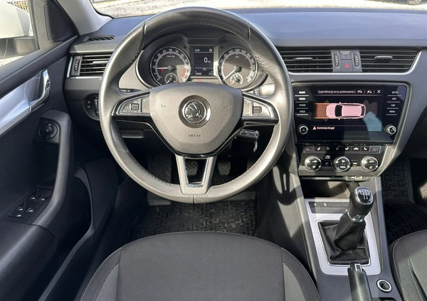 Skoda Octavia cena 56900 przebieg: 143500, rok produkcji 2019 z Wojkowice małe 232